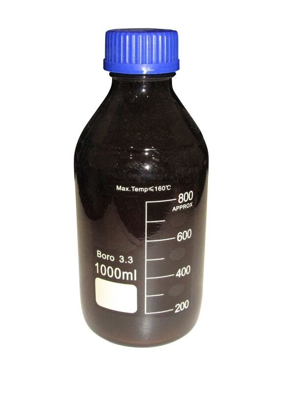 BOTTLE REAGENT AMBER GLASS GRADUATED WITH BLUE SCREW CAP 1000ml